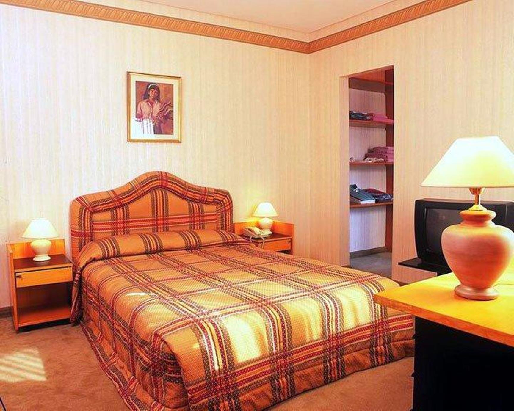 Hotel Suipacha 3*